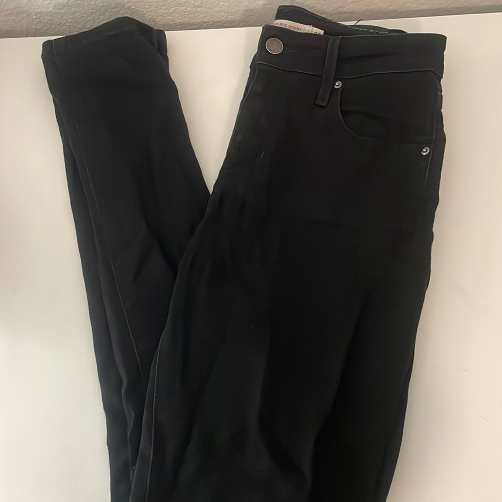 Levi’s black skinny jeans